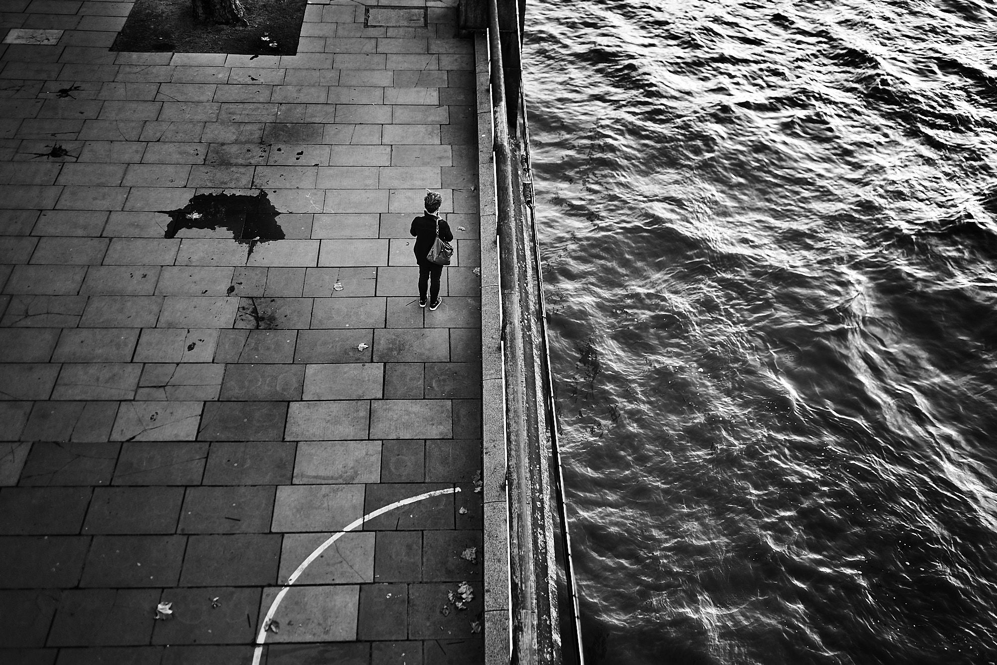 sony a7r street photography london river golden eye